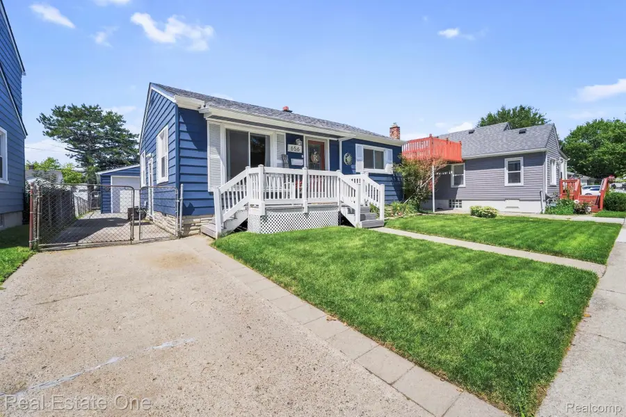 656 8th Street, Wyandotte, MI 48192 - #2