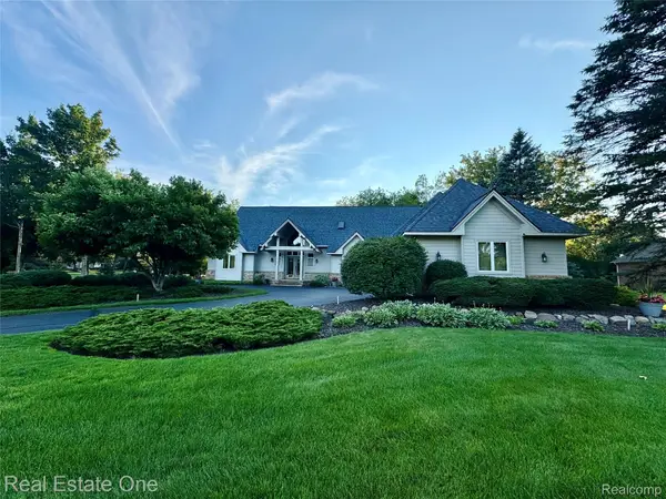 716 Bristol Lane, Orion, MI 48348