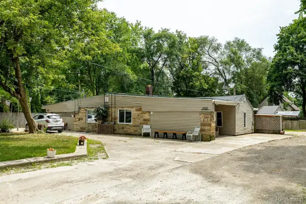 8595 Orchard, Pinckney, MI 48169