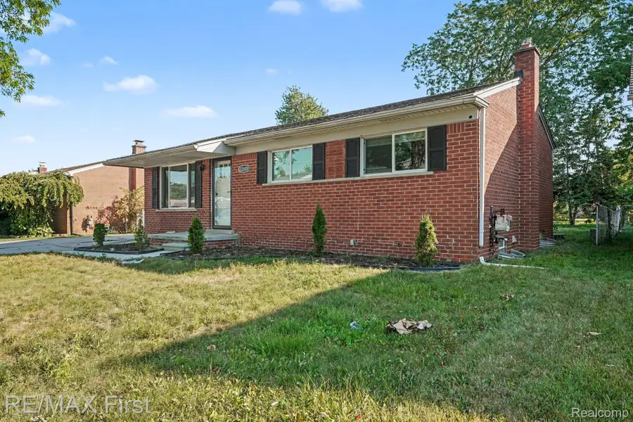 22600 Edgewater Street, Saint Clair Shores, MI 48082 - #3