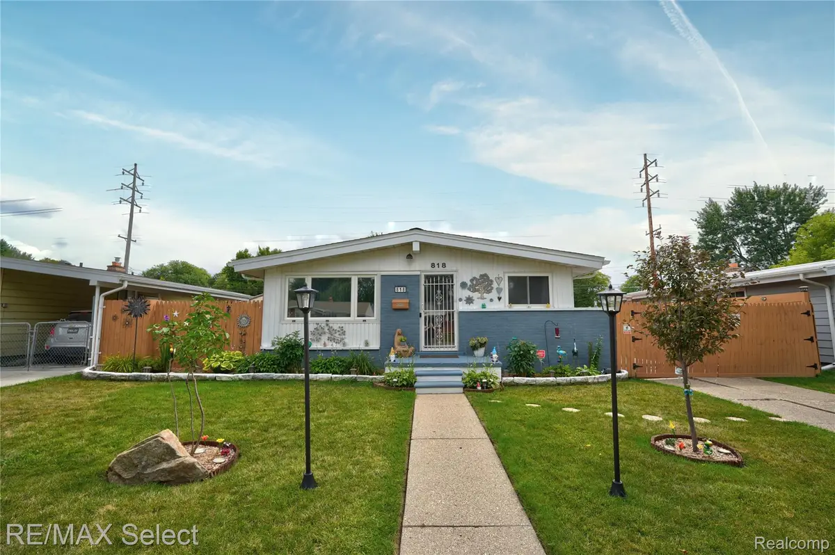 818 Mckeighan Avenue, Flint, MI 48507 - #1