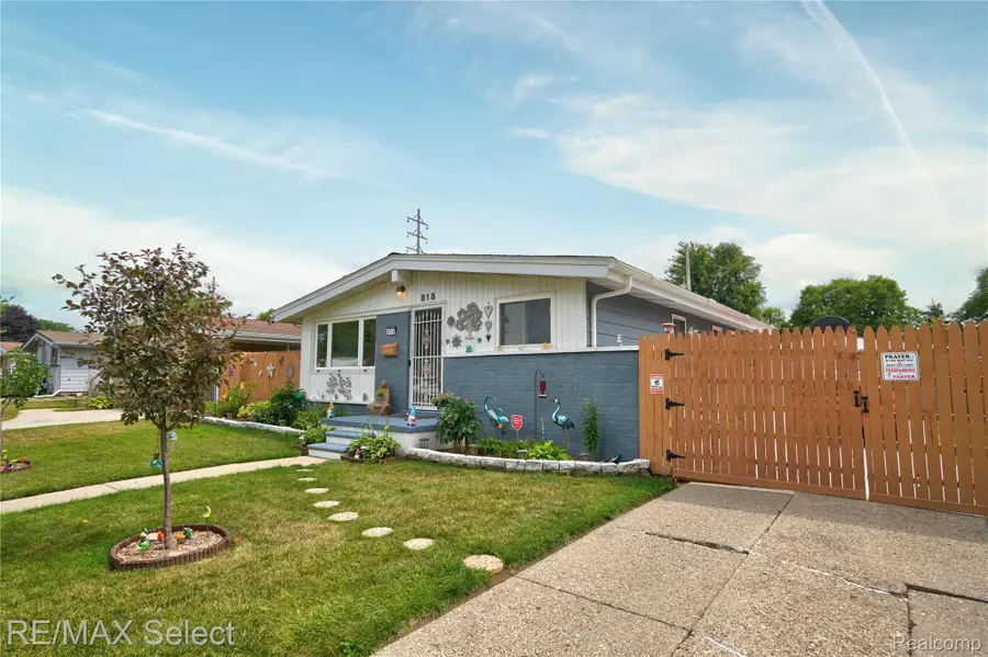 818 Mckeighan Avenue, Flint, MI 48507 - #3