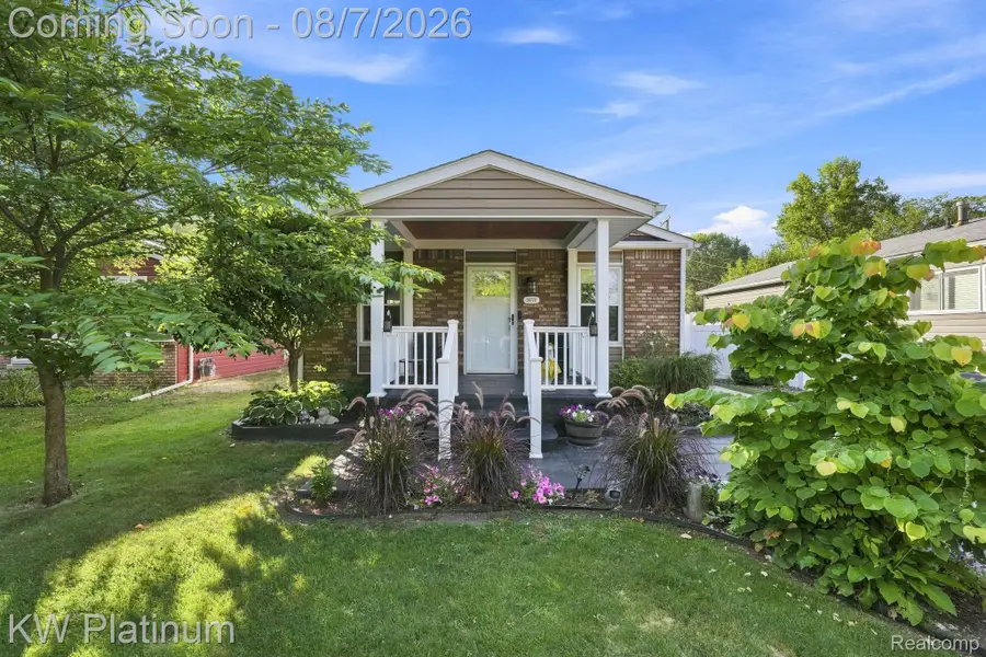 36776 Jefferson Avenue, Harrison Township, MI 48045 - #2