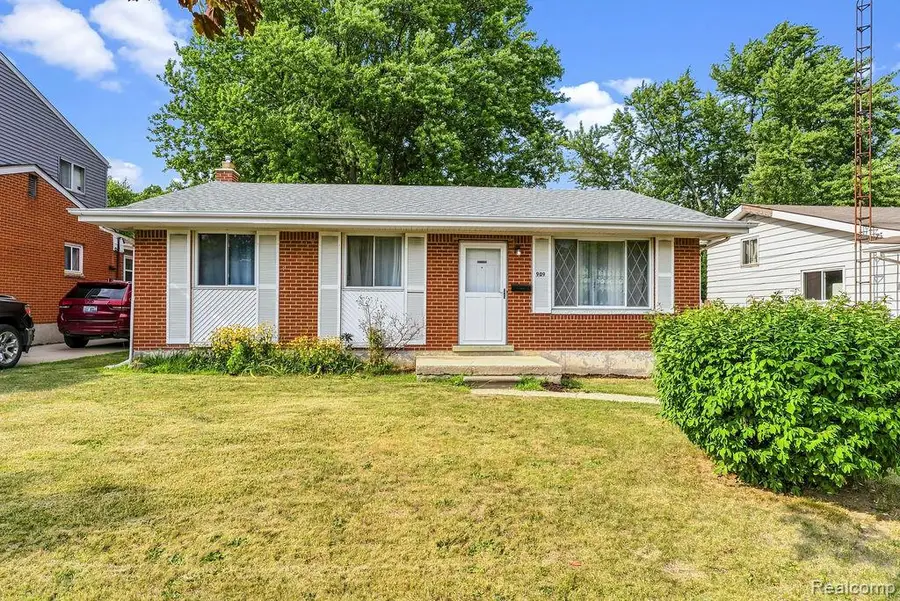 909 Lochhead Avenue, Flint, MI 48507 - #3