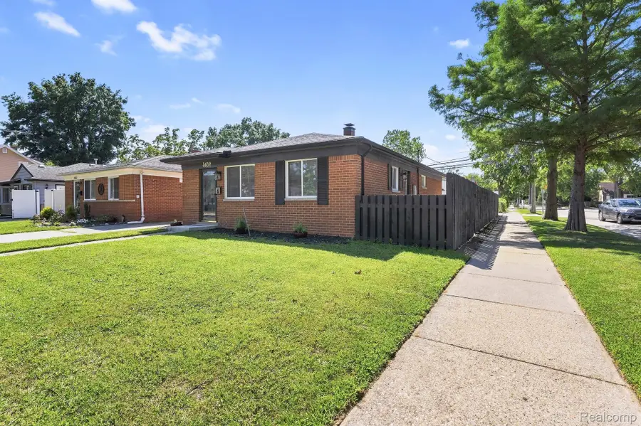 4602 Katherine Street, Dearborn Heights, MI 48125 - #2