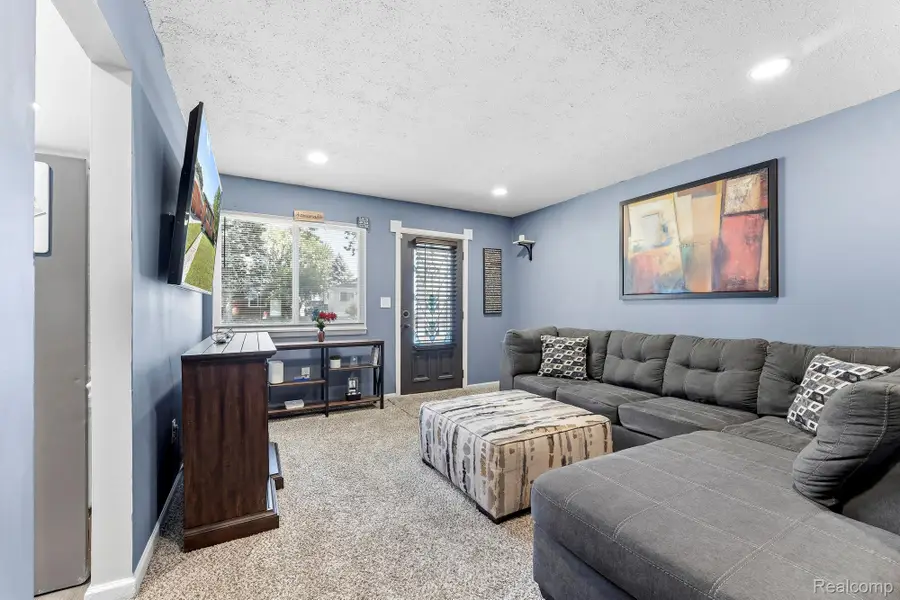 4602 Katherine Street, Dearborn Heights, MI 48125 - #3