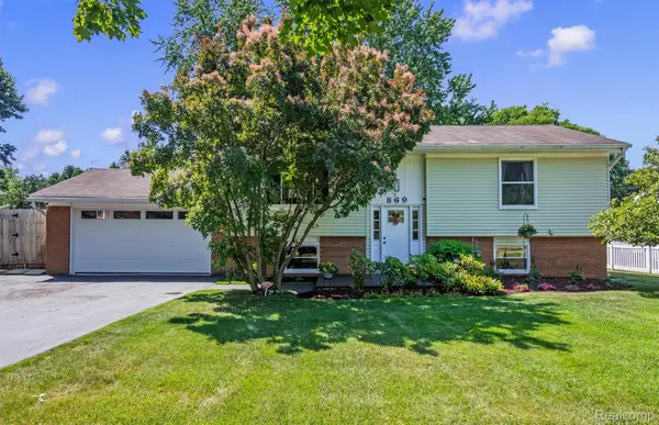869 Seymour Lake Road, Oxford, MI 48371