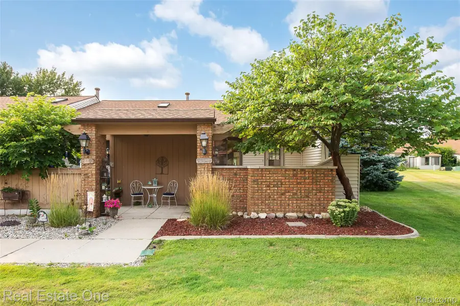 25111 Hamilton Court #6, South Lyon, MI 48178 - #3