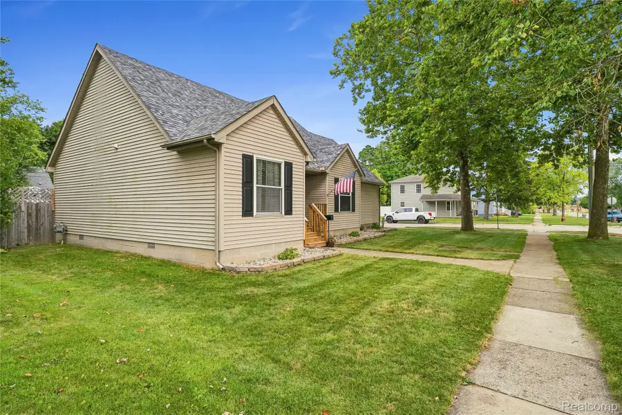 26312 Ypsilanti Street, Flat Rock, MI 48134 - #3