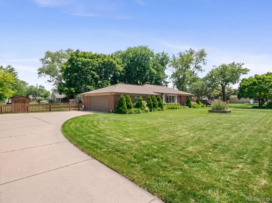 27200 Milton Avenue, Warren, MI 48092 - #3