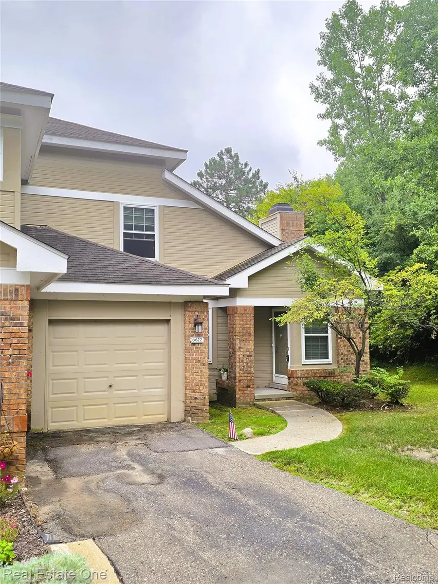 6622 Fieldstone Court, West Bloomfield, MI 48322 - #2