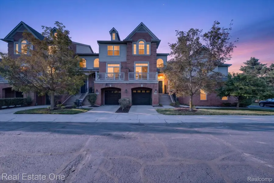 37508 Newburgh Park Circle, Livonia, MI 48152 - #2