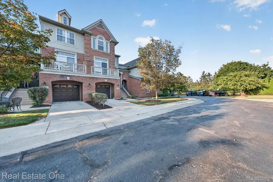37508 Newburgh Park Circle, Livonia, MI 48152 - #3