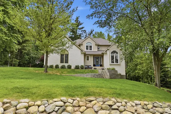 7829 Hillside Lakes Drive, Brighton, MI 48116