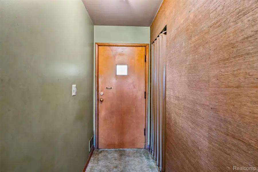 25212 Fairway Drive, Dearborn, MI 48124 - #2