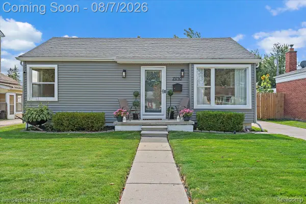 23730 Glenbrook Street, StClairShores, MI 48082