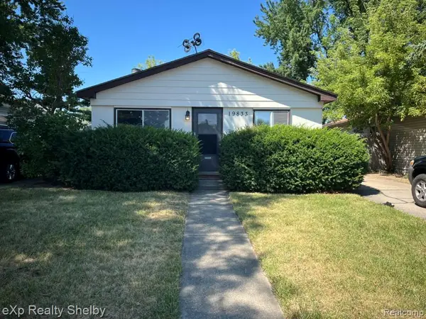 19833 Macel Street, Roseville, MI 48066