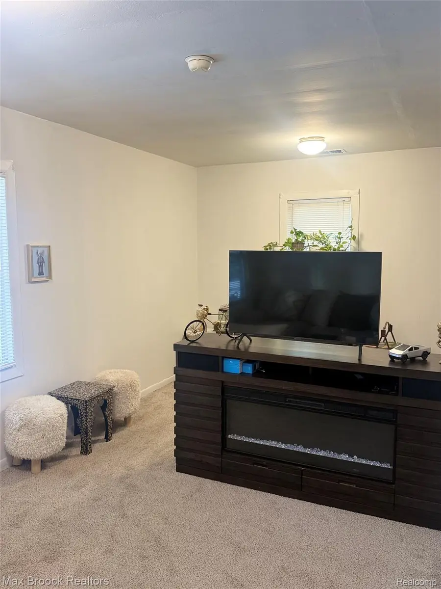 947 Bennaville Avenue, Birmingham, MI 48009 - #3