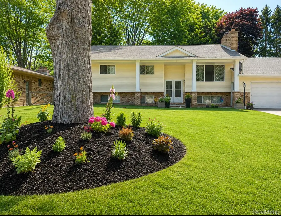38185 Willowmere Street, Harrison Township, MI 48045 - #2