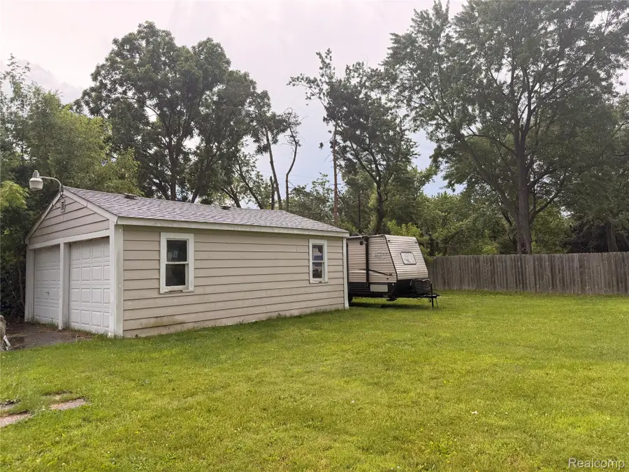 6163 Lanman Drive, Waterford, MI 48329 - #2