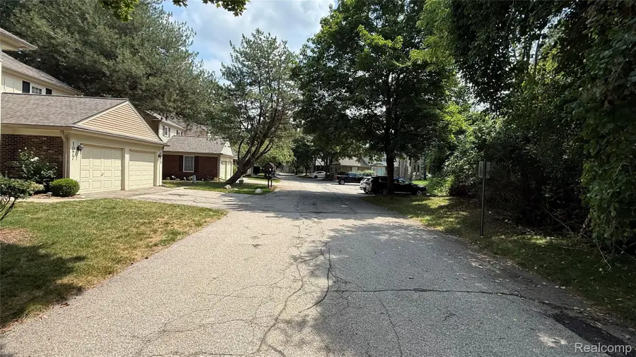 1079 Paint Creek Lane #379, Rochester Hills, MI 48306 - #3