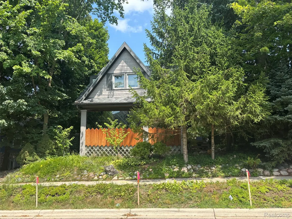 584 Park Street, Birmingham, MI 48009 - #1