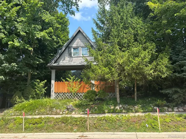 584 Park Street, Birmingham, MI 48009