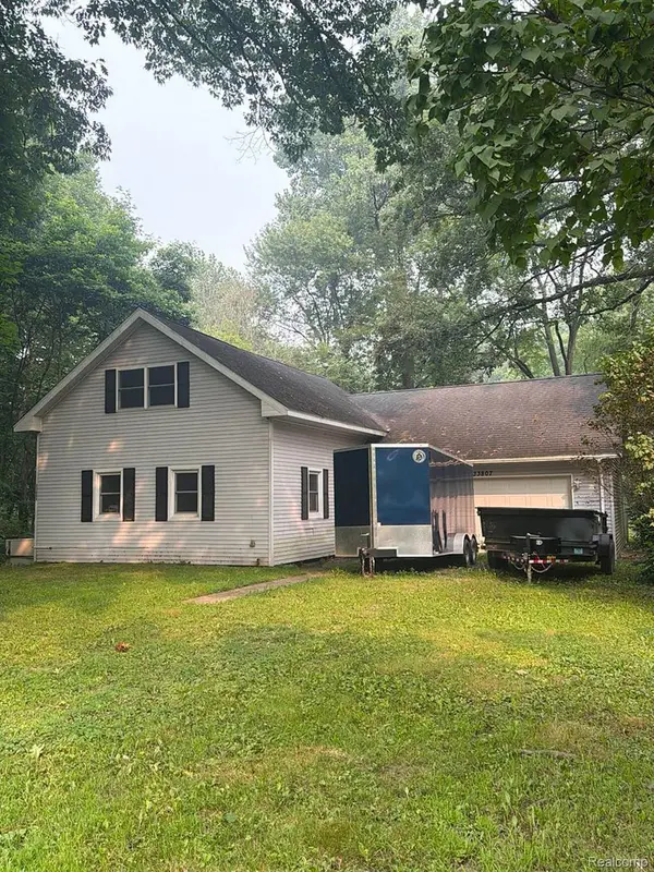 33807 Chipper Drive, Colon, MI 49040