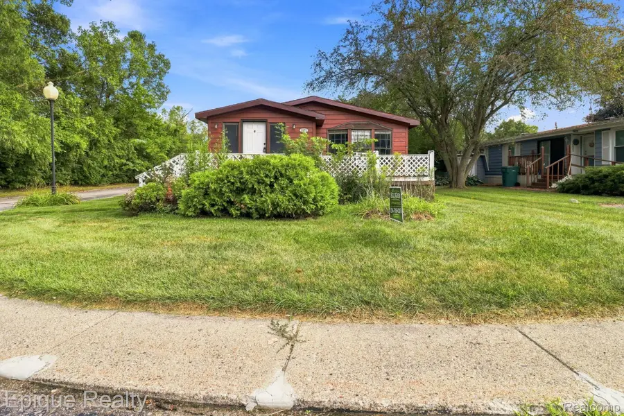 5972 Vernon Street, Belleville, MI 48111 - #2
