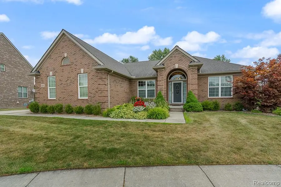 42328 Hickorywood Drive, Sterling Heights, MI 48314 - #2