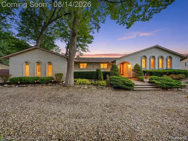 1721 Imperial Drive, Highland, MI 48356