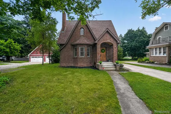 715 E Grand River Avenue, Fowlerville, MI 48836
