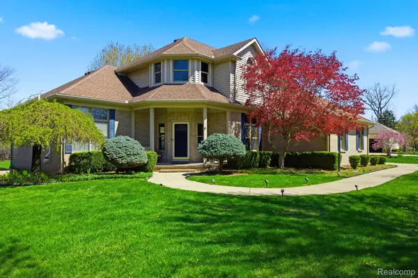 8488 Annette Avenue, GrosseIle, MI 48138