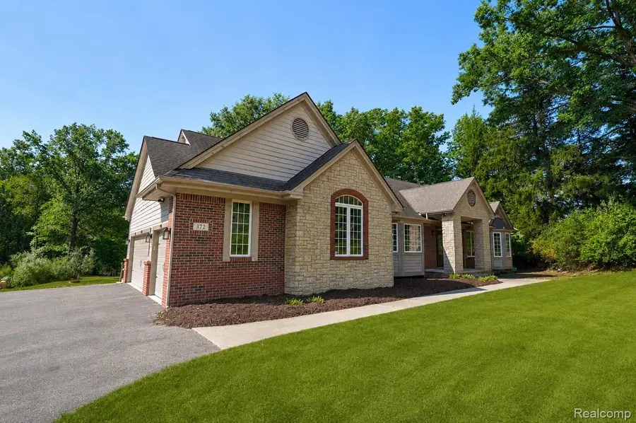 372 Hunters Ridge Drive, Ortonville, MI 48462 - #2
