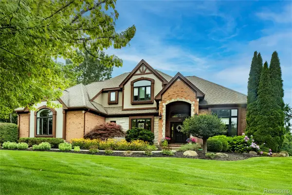 7712 Parkcrest Circle, Clarkston, MI 48348