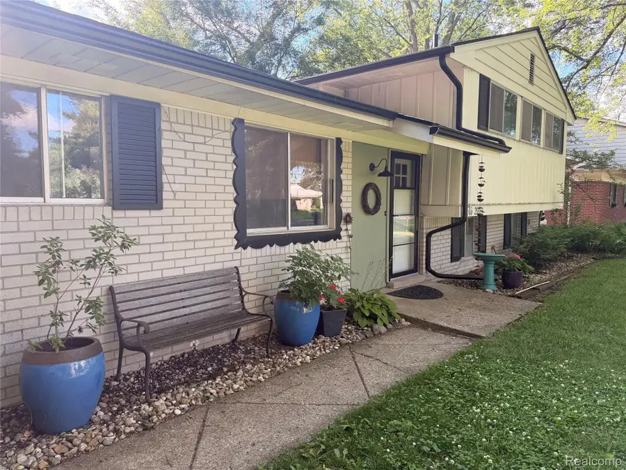 29191 Bannockburn Street, Farmington, MI 48334 - #2