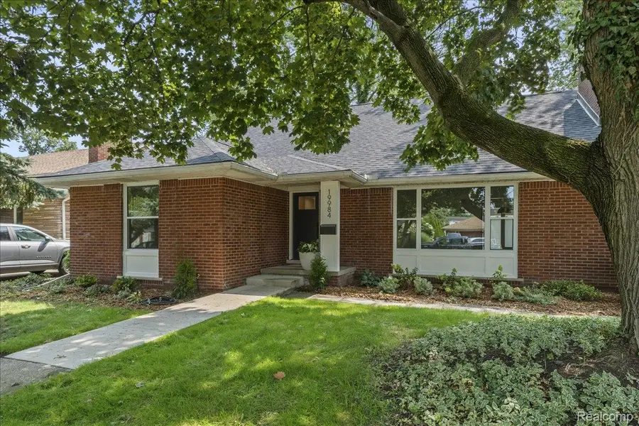 19984 Fairway Drive, Grosse Pointe Woods, MI 48236 - #2