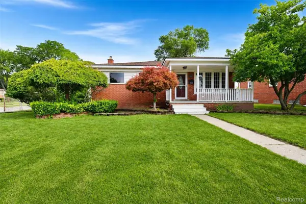 32612 Dover Street, GardenCity, MI 48135
