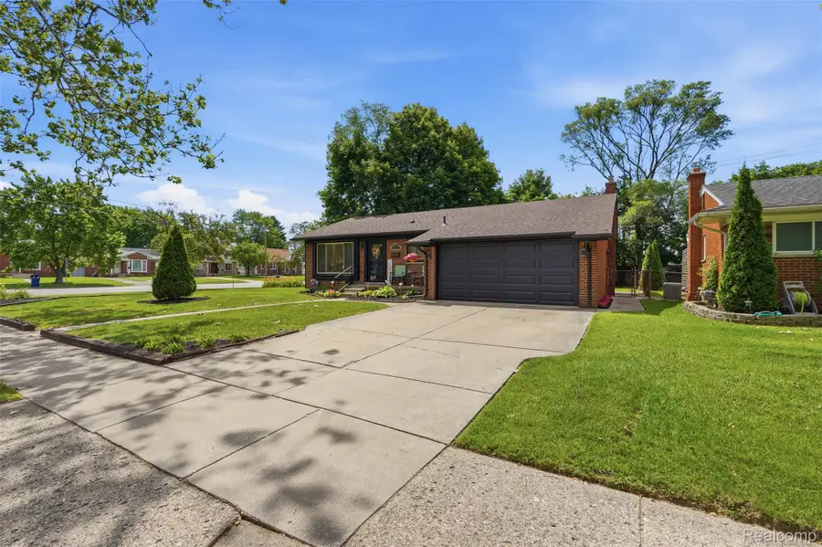 27407 Buckingham Street, Livonia, MI 48154 - #2