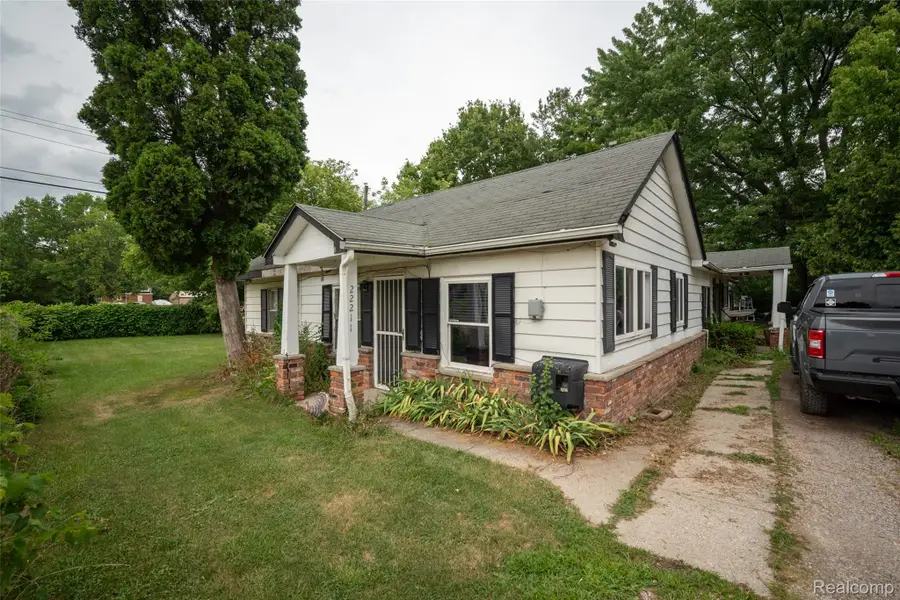 22211 Grandy Street, Clinton Township, MI 48035 - #2