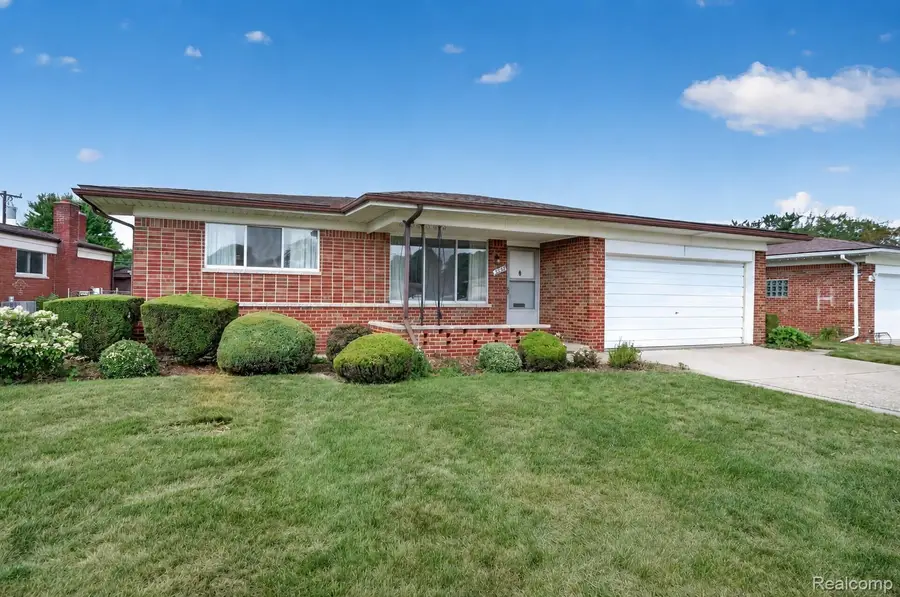 32341 Dover Avenue, Warren, MI 48088 - #2