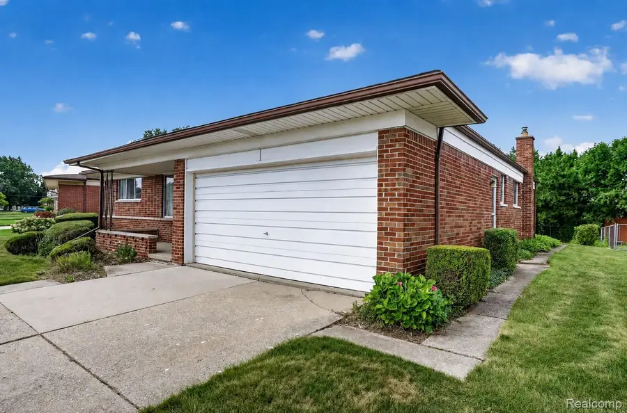 32341 Dover Avenue, Warren, MI 48088 - #3