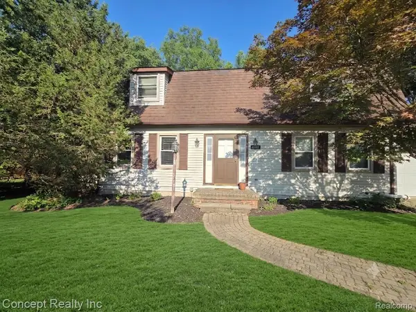 21467 Jewell Court, GrosseIle, MI 48138