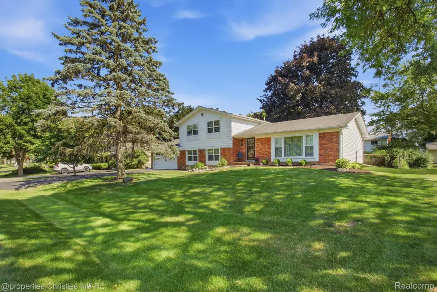 5569 Tadworth Place, West Bloomfield, MI 48322 - #2