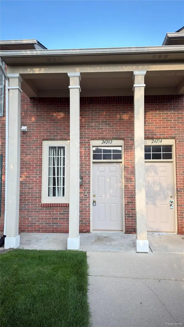 24202 Chesapeake Circle, CommerceTwp, MI 48390