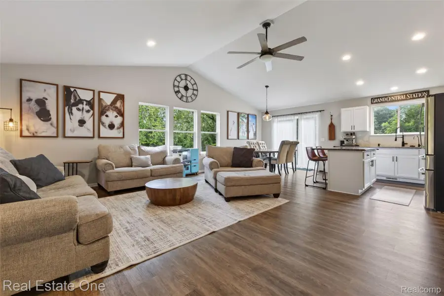 206 S Saint John Road, Highland, MI 48357 - #3