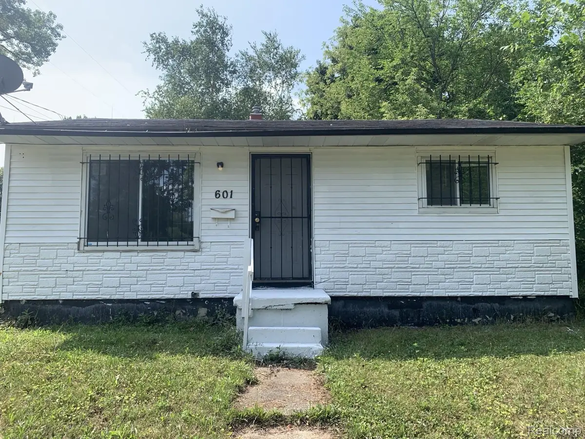 601 W Alma Avenue, Flint, MI 48505 - #1