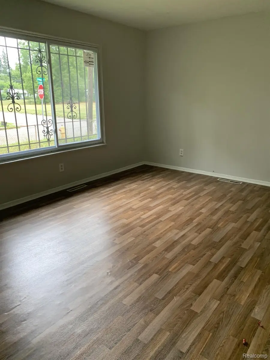 601 W Alma Avenue, Flint, MI 48505 - #3