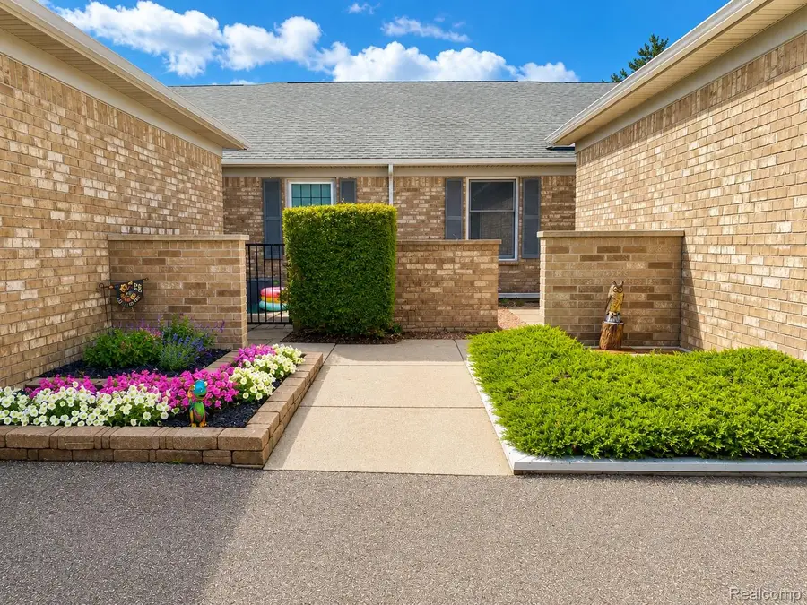 48781 Mill Bank Court, Shelby, MI 48315 - #2