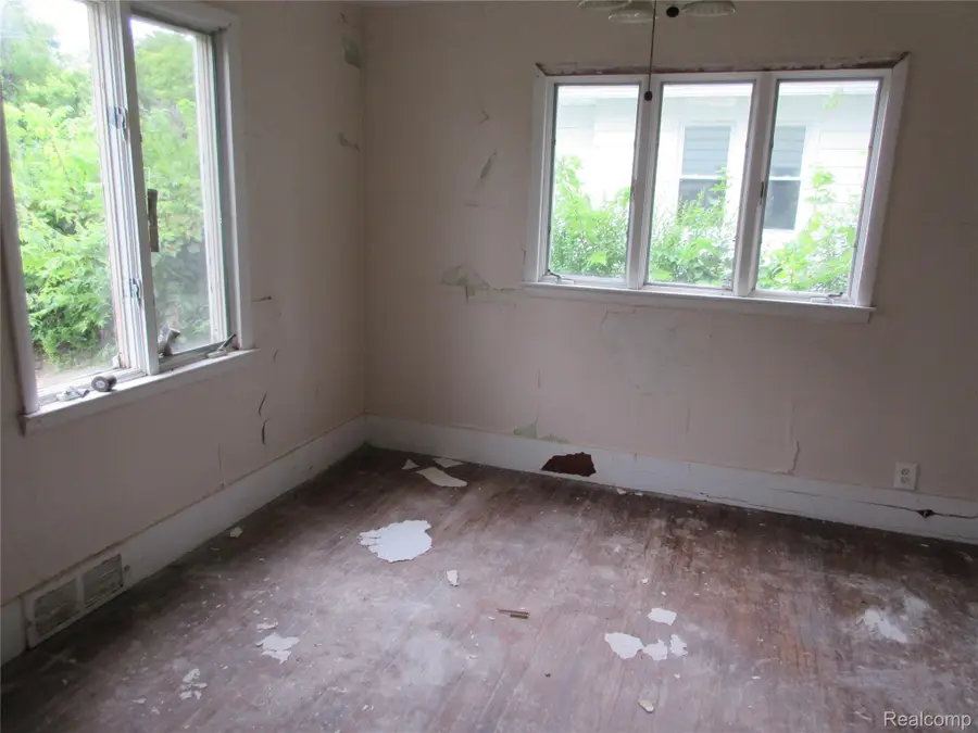 2217 Raskob Street, Flint, MI 48504 - #3